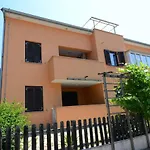 Filipin Apartman *